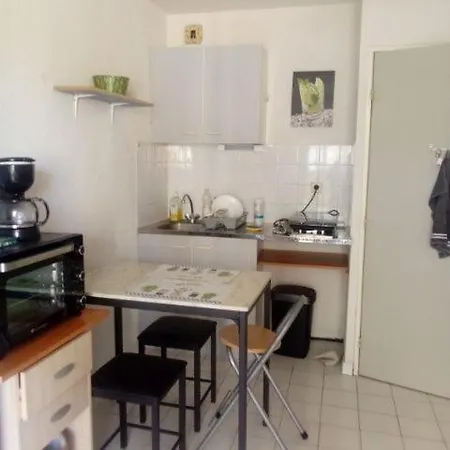 Daire Avec Balcon A Deux Pas De La *
