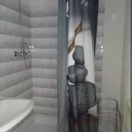 Avec Balcon A Deux Pas De La *